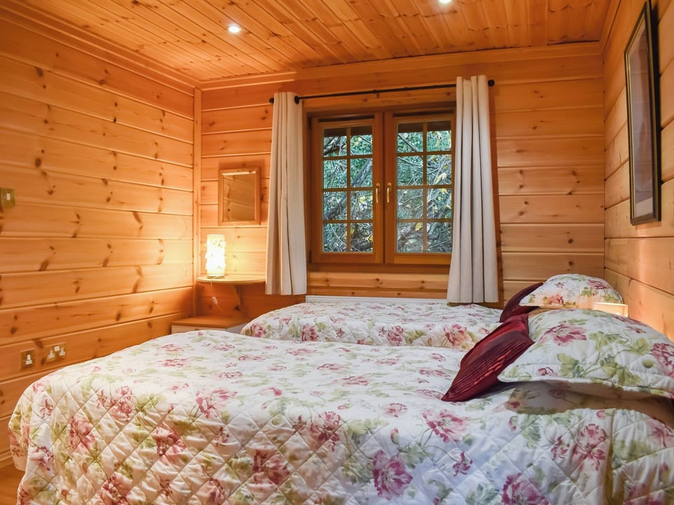 Twin bedroom | Foxglove - Lowfield Log Cabins, Staintondale near Scarborough