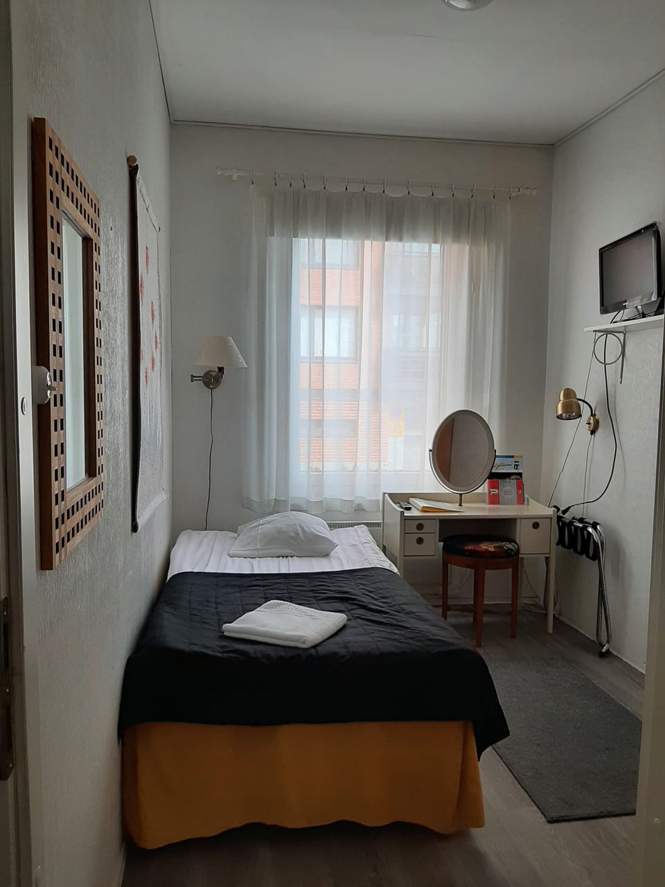 Single Room, Shared Bathroom | In-room safe, desk, soundproofing, iron/ironing board