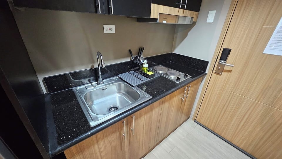 Twin Room, Non Smoking, Balcony | Private kitchen