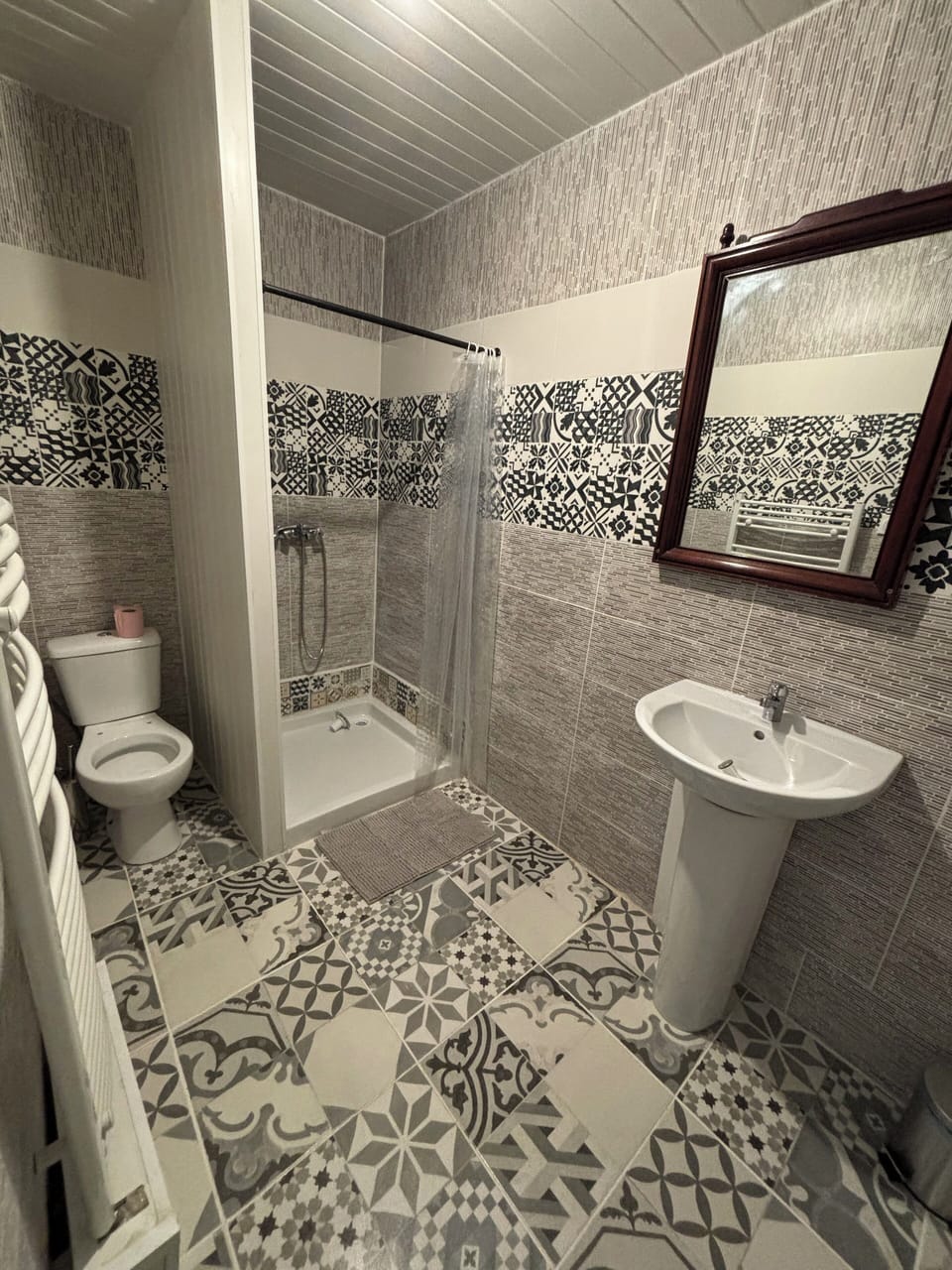 Classic Double or Twin Room | Bathroom | Towels