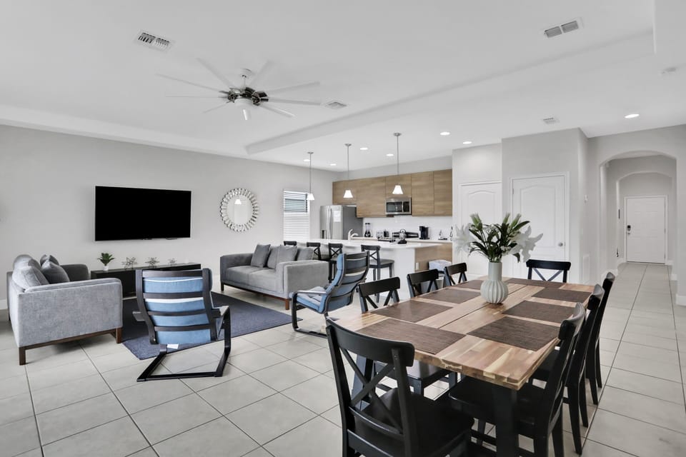 Furniture, Table, Indoors, Dining Room, Dining Table