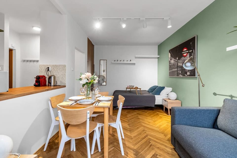Dining Area | Book Now with RENTUJEMY.COM