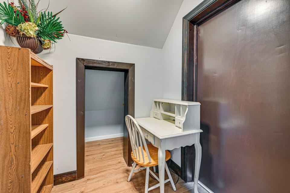 Desk | 2nd Floor