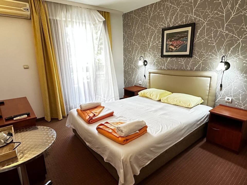 Standard Room, 1 Double Bed | Laptop workspace, soundproofing, free WiFi