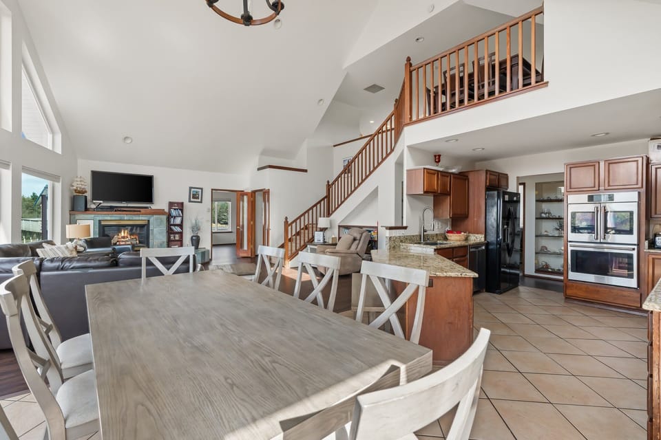Dining Area 2 floor