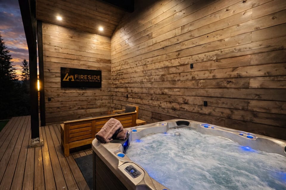 Indoor spa tub