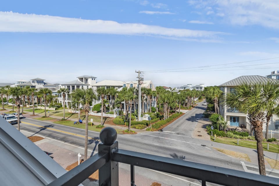 COMMUNITY POOL: Large Community Pool with bathrooms is 0.2 miles away, HEATED seasonally during Holidays and Spring Break