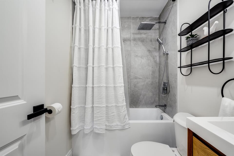 Full Bathroom