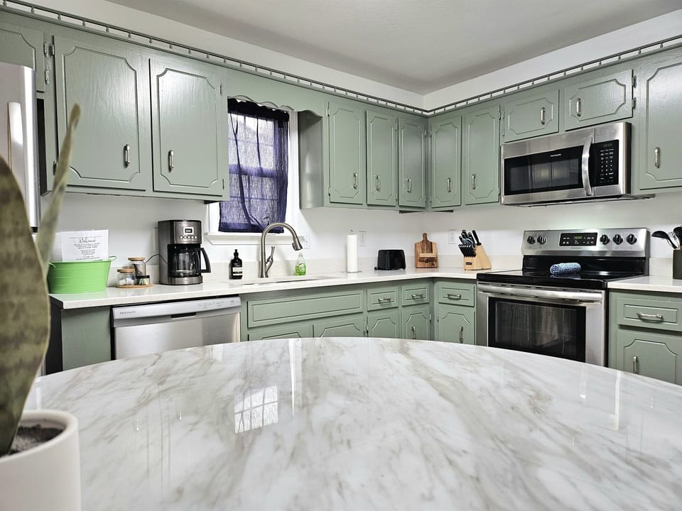Coffee, cutlery, cookware, spices, laundry detergent, dish soap, stove, microwave, paper products and more are all included in this super accommodating short term rental. Message us for more information about discounted extended stays. 