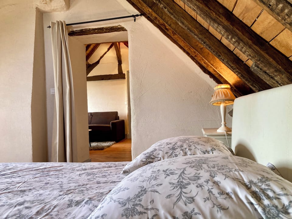 Suite, 1 Bedroom (CLEMATITE) | Premium bedding, desk, laptop workspace, blackout drapes