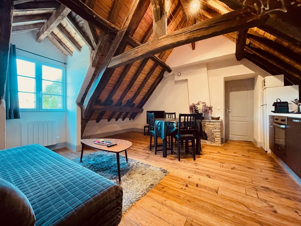 Suite, 1 Bedroom, Garden View (GLYCINE) | Premium bedding, desk, laptop workspace, blackout drapes
