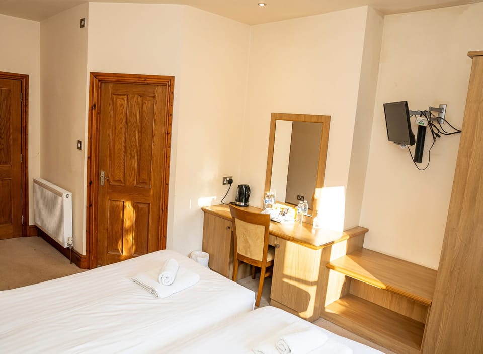 Twin Room, Ensuite | Premium bedding, WiFi (free), bed sheets
