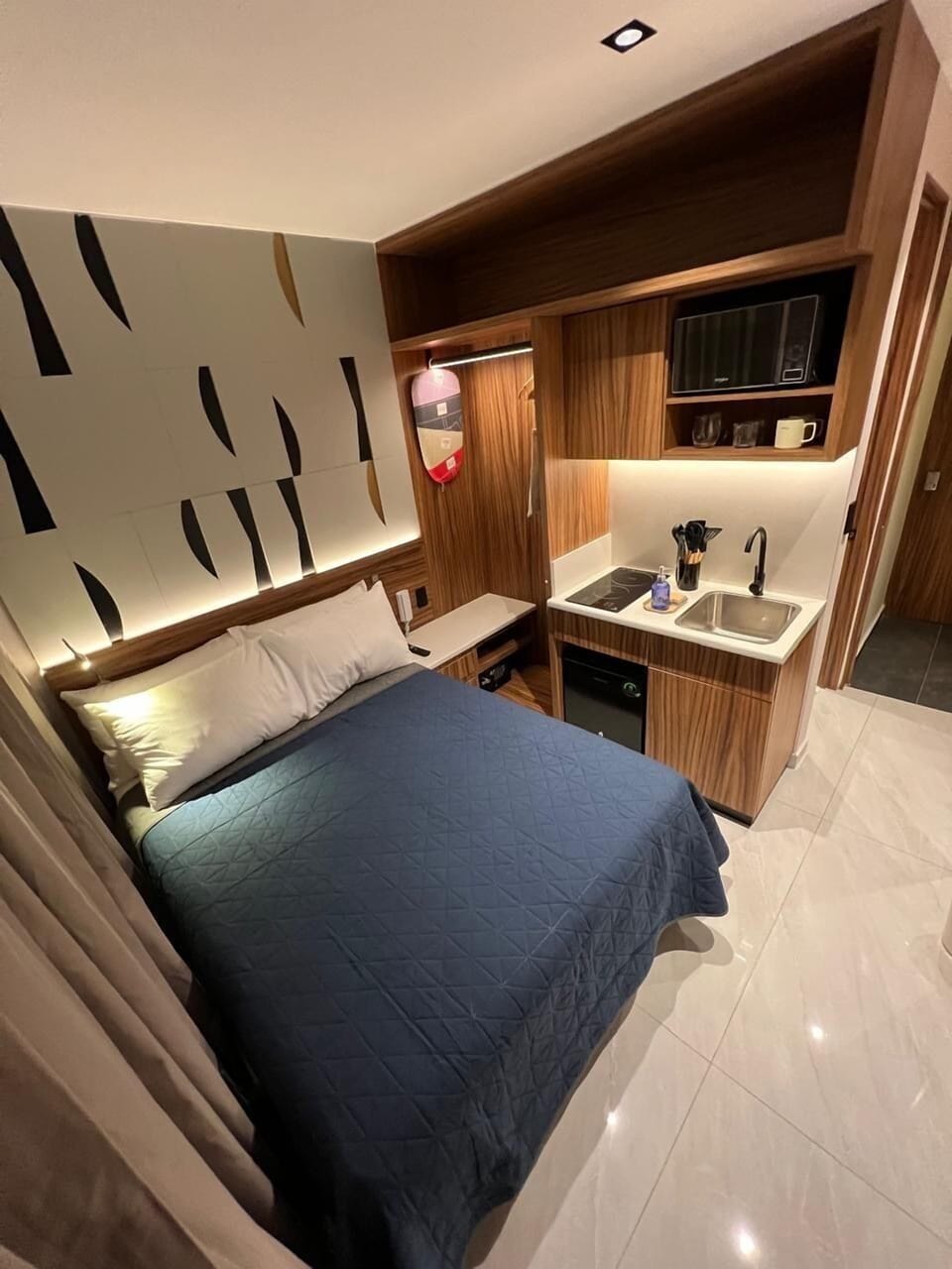 Standard Room, 1 Double Bed | In-room safe, blackout drapes, soundproofing, iron/ironing board