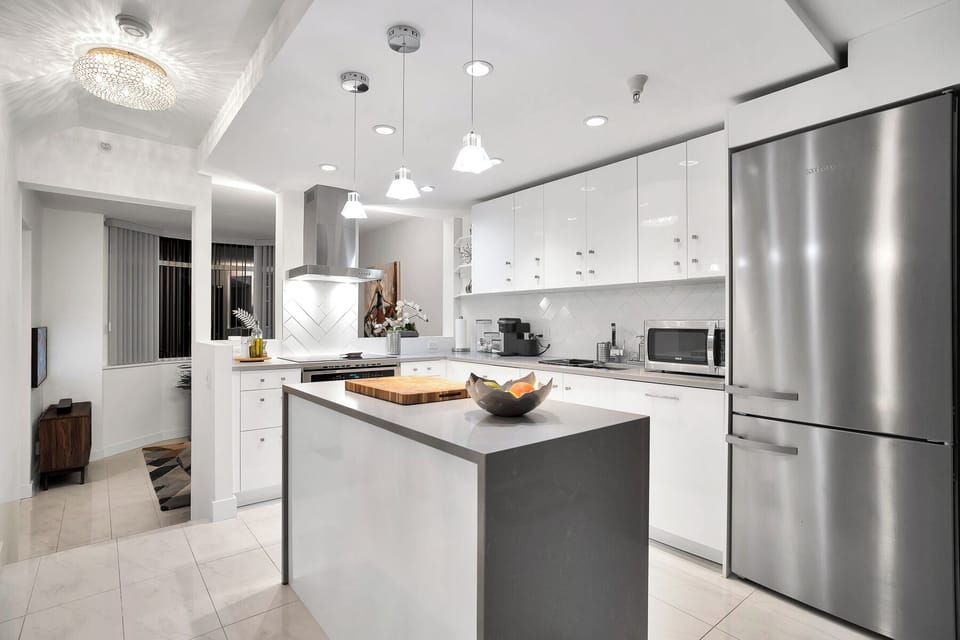 Full kitchen