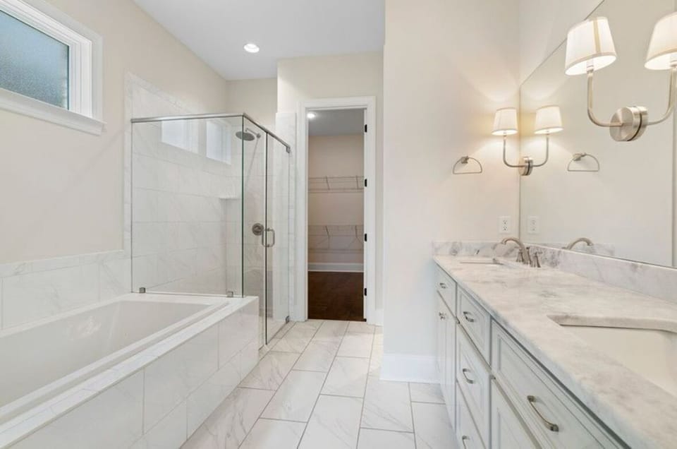 1st floor- Master Bathroom