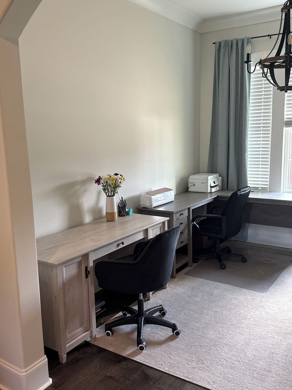 Workspace/Office- 2 desks, printer