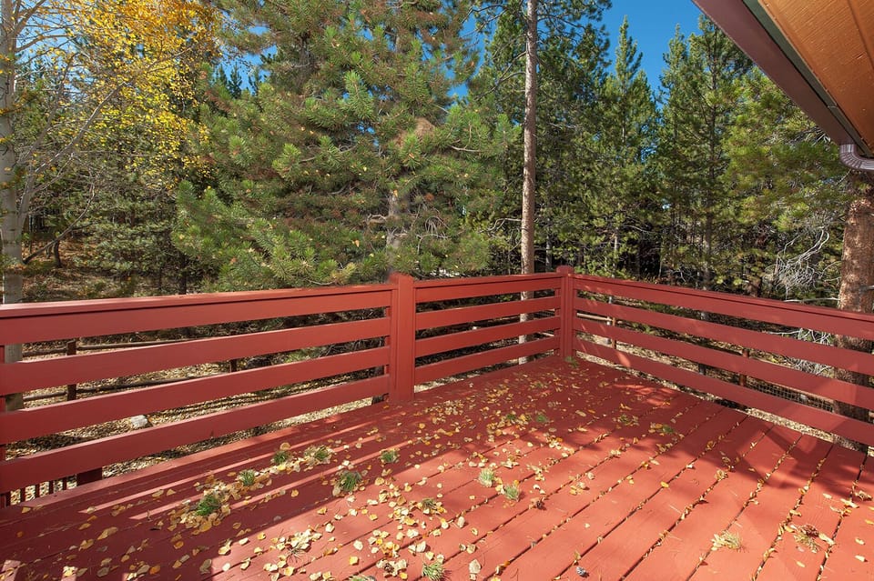 Private balcony off of upstairs master bedroom.