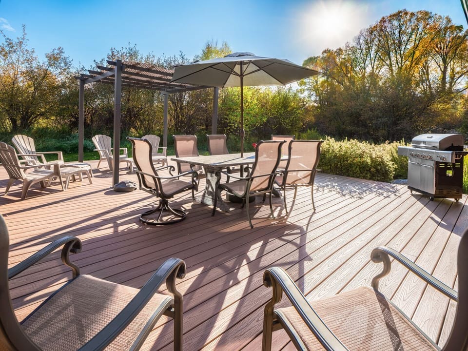 Summer Deck Seating and Dining