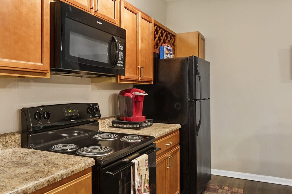 With a full-size stove, microwave, and refrigerator, you’ll have everything you need to create your favorite dishes. Adding a Keurig coffee maker provides a convenient way to enjoy a fresh cup of coffee to start your day or relax in the evening.