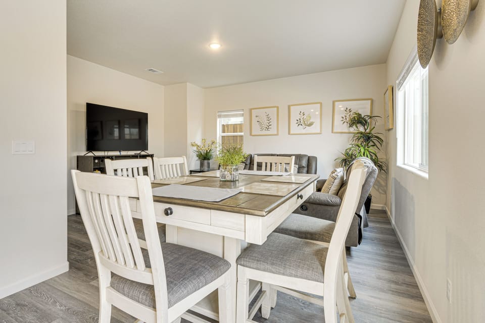 Addt'l Dining Area | Dishware/Flatware Provided | 1st Floor