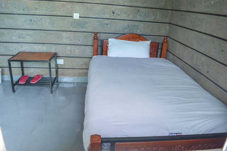 Basic Single Room | Free WiFi, bed sheets