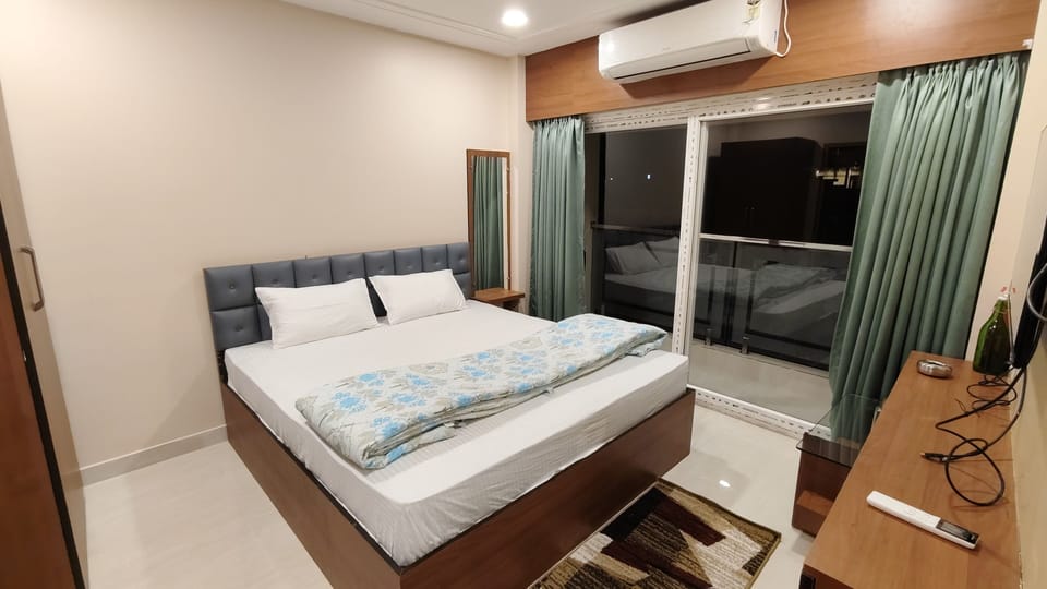 Deluxe Double Room, Balcony | Desk, laptop workspace, free WiFi