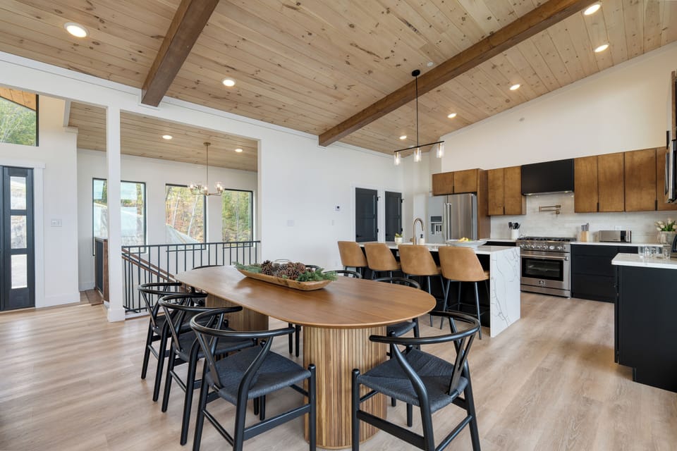 Seating for 8 at the dining table.