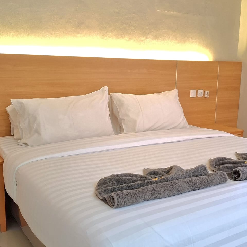 Deluxe Double Room, 1 King Bed, Balcony, Garden View | Desk, blackout drapes, soundproofing, free WiFi