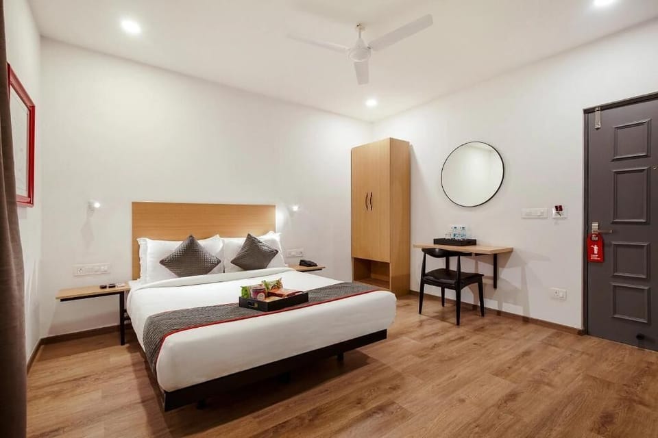 Classic Double Room, 1 Queen Bed, Private Bathroom | Hypo-allergenic bedding, down comforters, in-room safe, laptop workspace