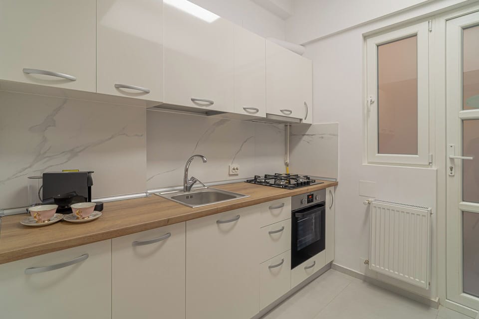 Comfort Apartment, 2 Bedrooms, Balcony, City View | Private kitchen | Coffee/tea maker, electric kettle