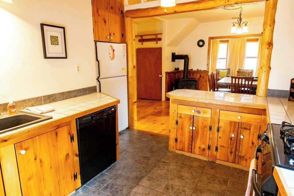 Natural wood finishes and fully equipped kitchen