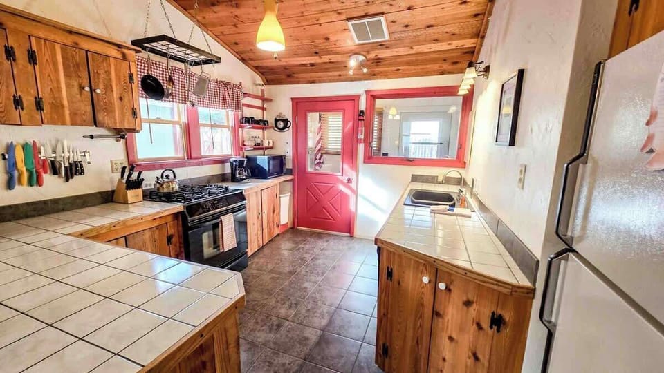 Kitchen will make you feel like your right at home.