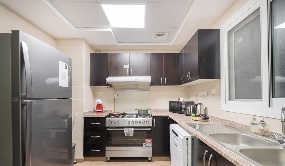 Standard Apartment, City View | Private kitchen | Full-size fridge, microwave, oven, stovetop