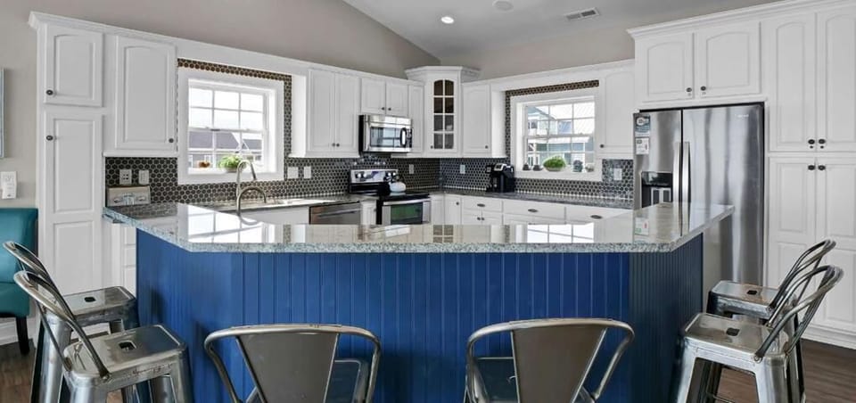 Kitchen with Eat-in Seating