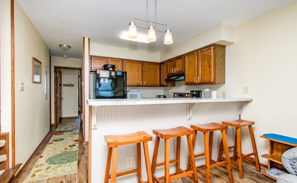 Kitchen with Eat-in Seating