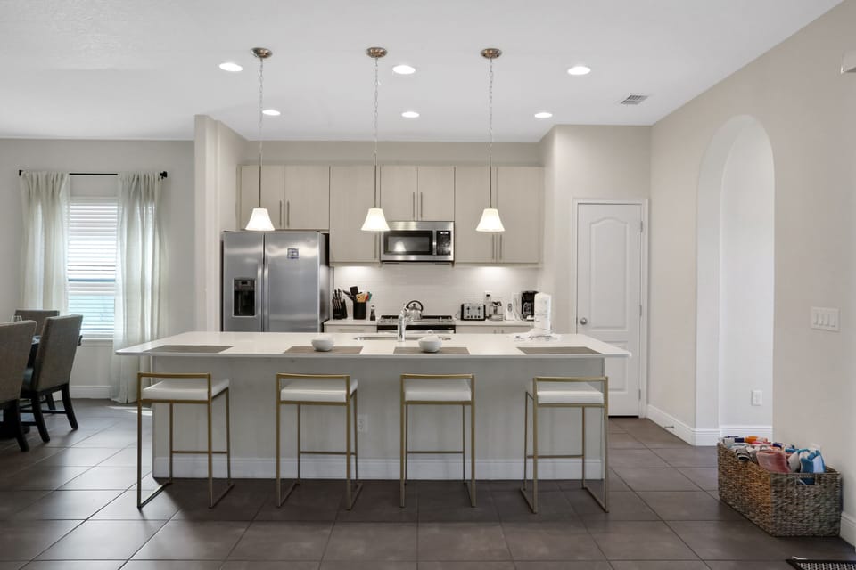 House, 4 Bedrooms | Private kitchen | Coffee/tea maker, fridge, oven, toaster
