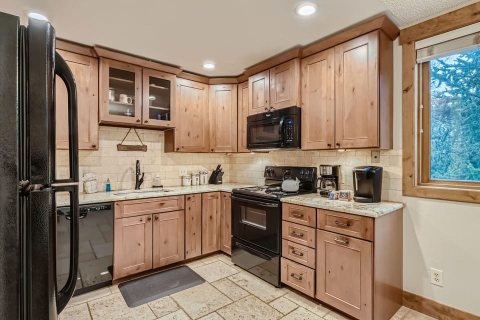 Condo, 2 Bedrooms | Private kitchen | Coffee/tea maker, fridge, oven, toaster