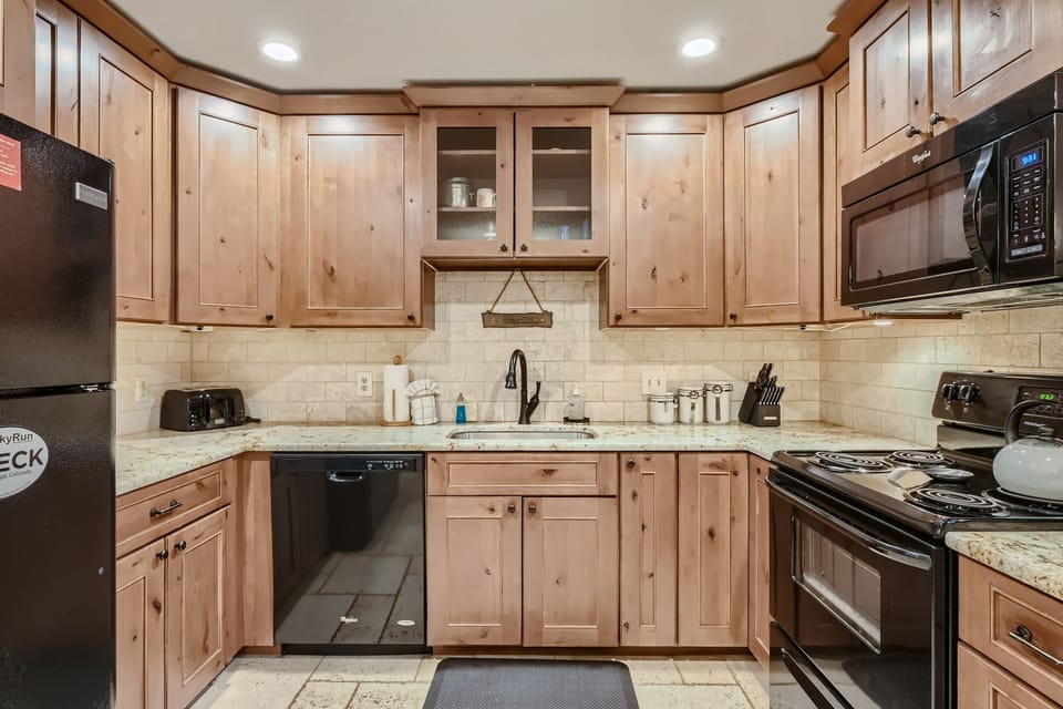 Condo, 2 Bedrooms | Private kitchen | Coffee/tea maker, fridge, oven, toaster