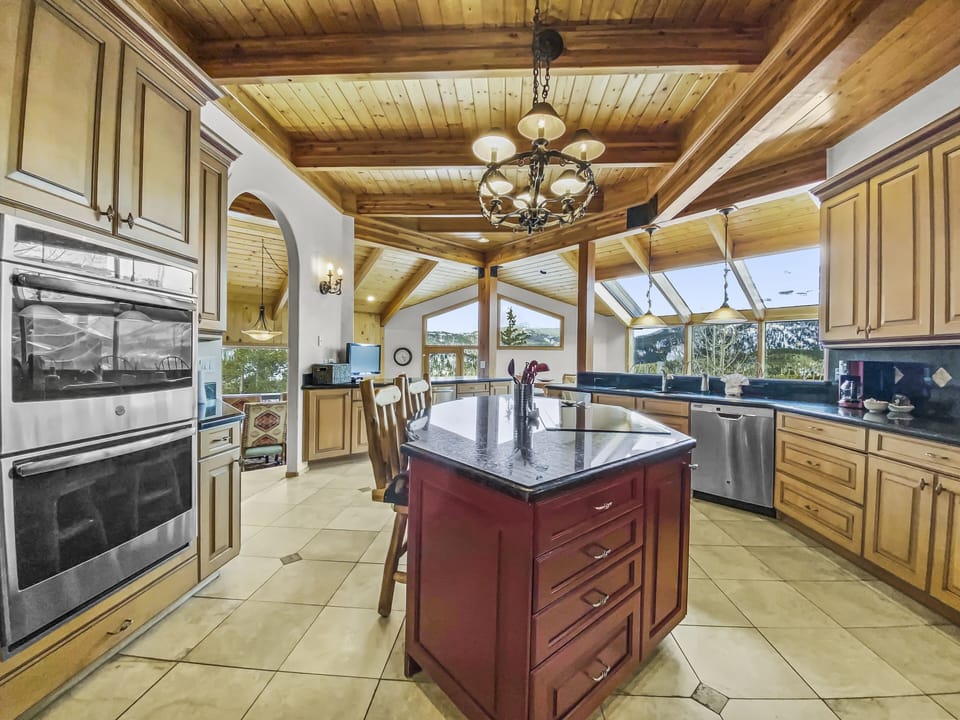 Townhome, 5 Bedrooms | Private kitchen | Fridge, oven, coffee/tea maker, toaster