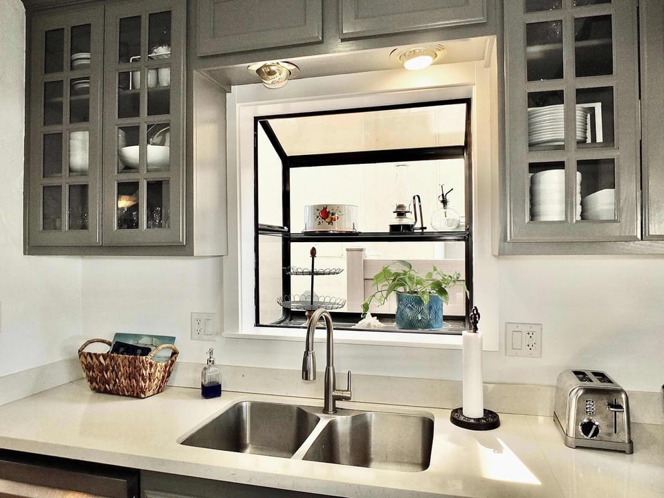 The airy kitchen offers ample space & all the comforts of home