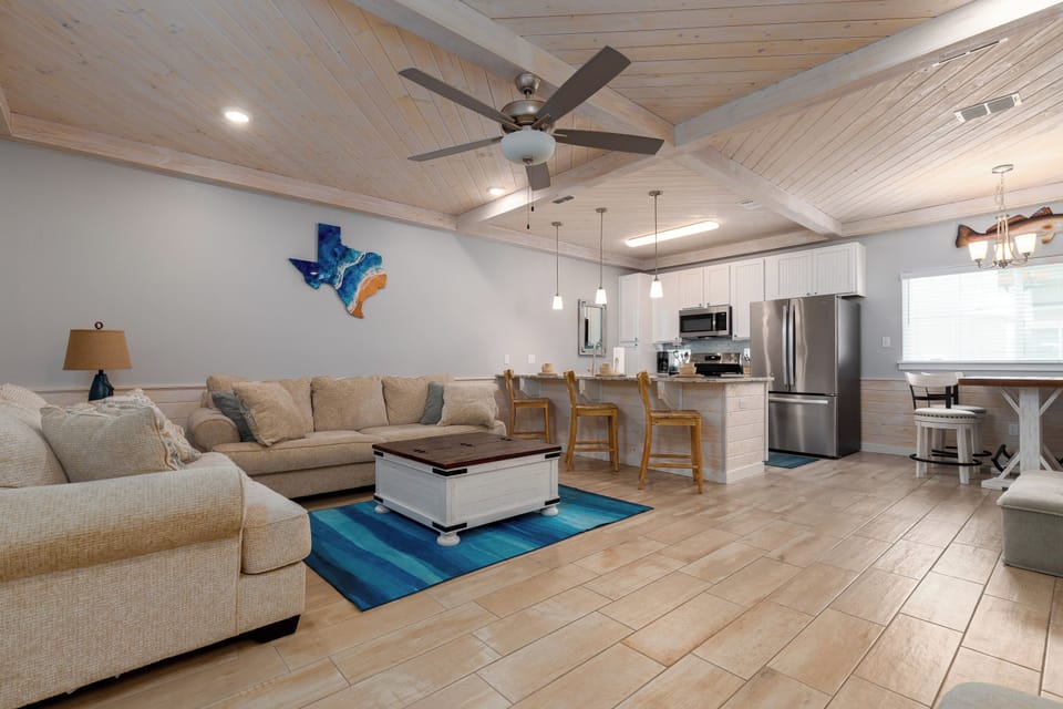 Living and kitchen area