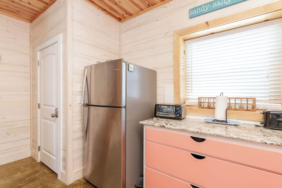 The colorful coastal kitchen offers ample space & all the comforts of home