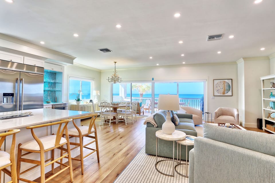 Open Living Area with Stunning Views