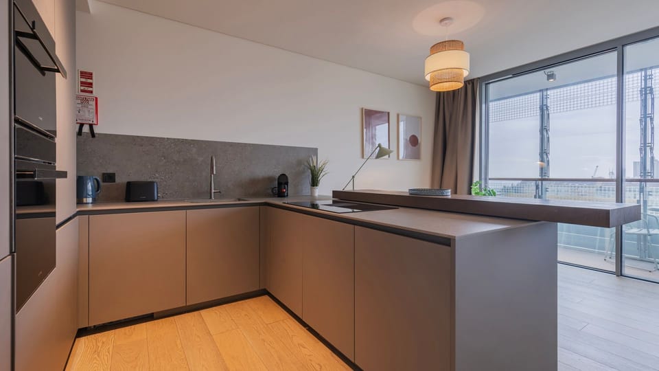 The fully equipped kitchenette has all the appliances you may require to prepare a delicious home cooked meal #homecooking #portugal #pt #lisbon