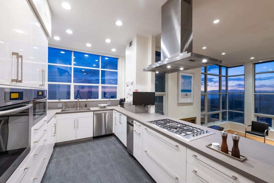 Fully equipped kitchen