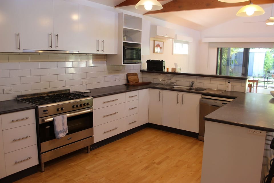 Kitchen with gas hotplates & electric oven, dishwasher, microwave