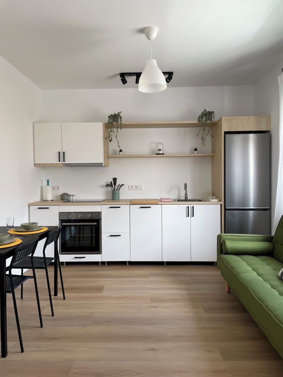 Studio Suite, 1 Queen Bed, Ensuite, Mountain View | Private kitchen | Cookware/dishes/utensils, spices, cleaning supplies, paper towels