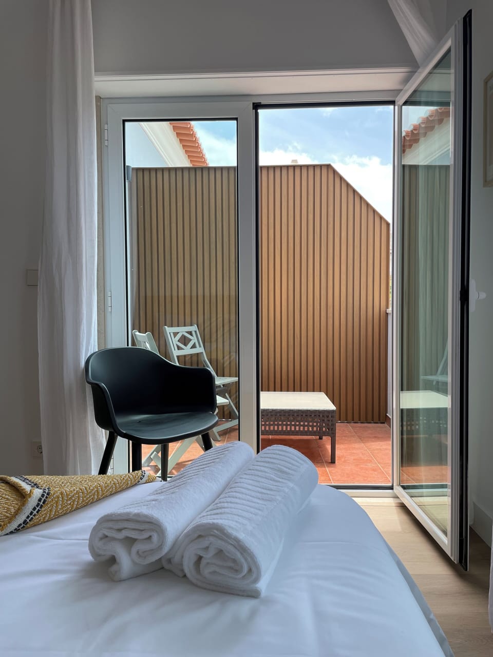 Studio Suite, 1 Queen Bed, Ensuite, Mountain View | Down comforters, soundproofing, free WiFi