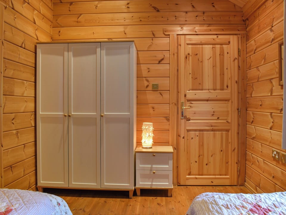 Twin bedroom | Bluebell - Lowfield Log Cabins, Staintondale near Scarborough