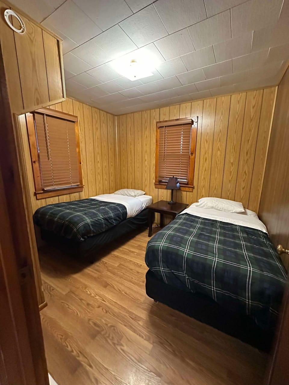Bedroom 2 with two twin beds